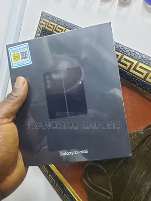 New Samsung Galaxy Fold 5G 512 GB Gray