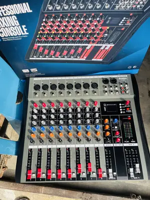 8 Channels Yamaha Mixer