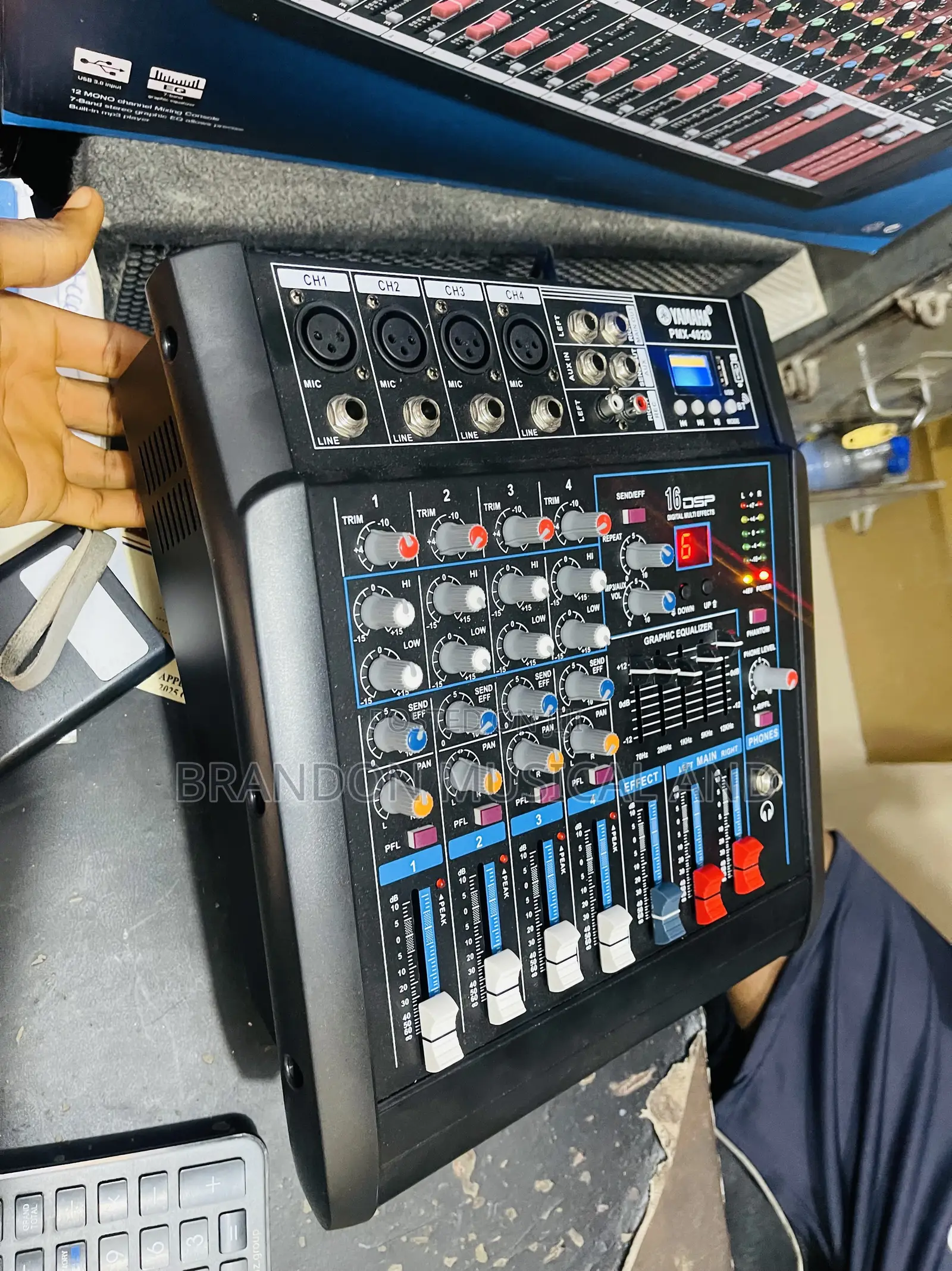 4 Channels Powered Mixer