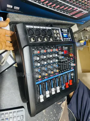 4 Channels Powered Mixer
