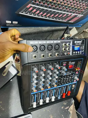 4 Channels Powered Mixer