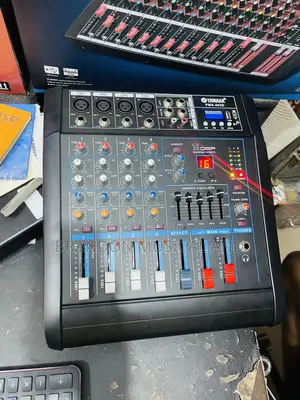 4 Channels Powered Mixer