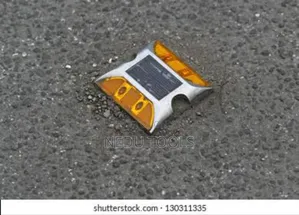 Photo - Reflective Solar Cat Eye For Road