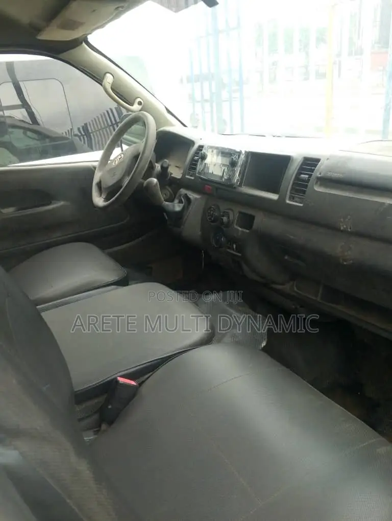 Toyota HiAce 2014 White
