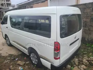 Toyota HiAce 2014 White