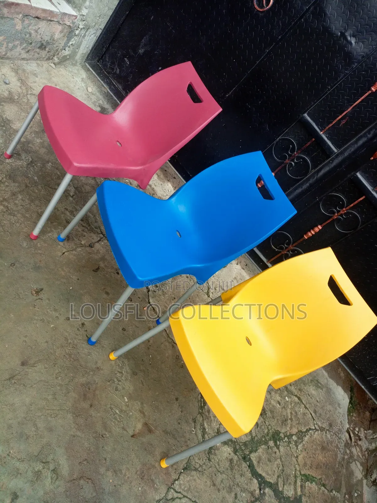 Quality Plastic Chair With Iron Leg