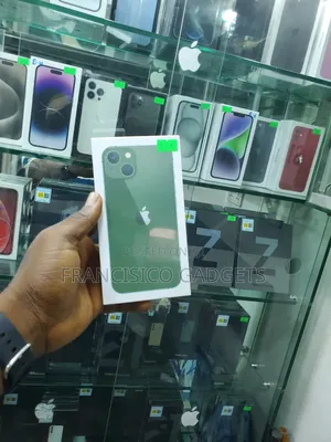 New Apple iPhone 13 128 GB Green