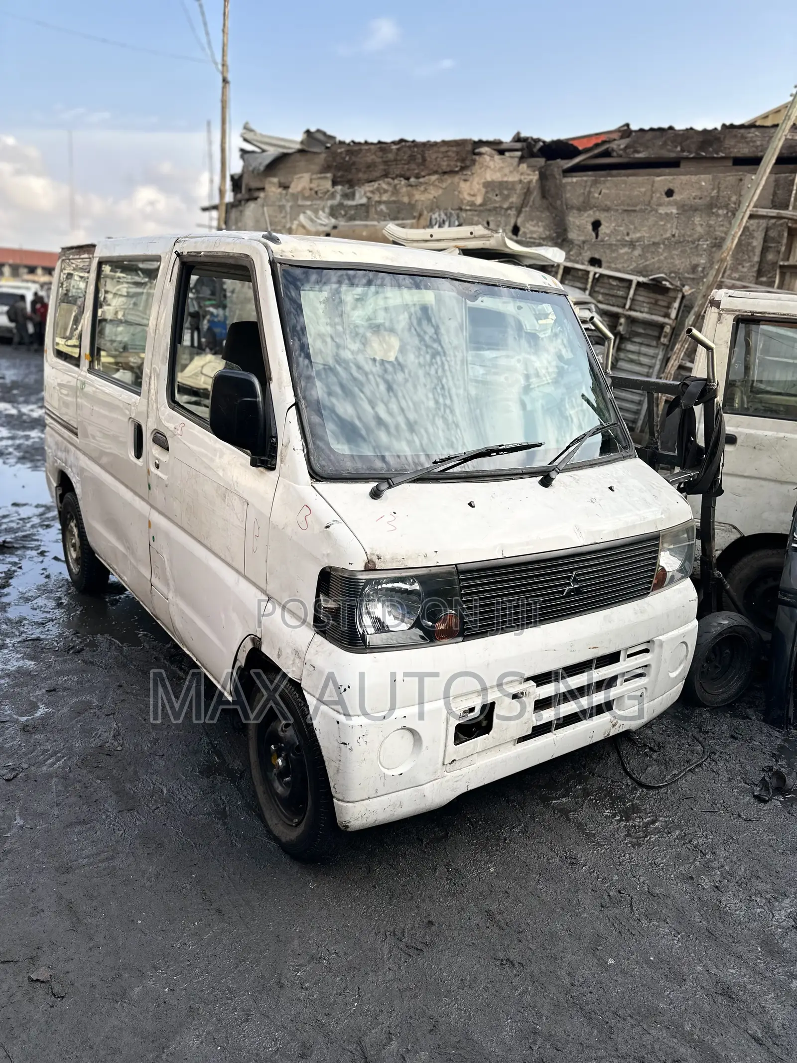 Mitsubishi Delica 2004 White