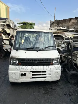 Mitsubishi Delica 2004 White