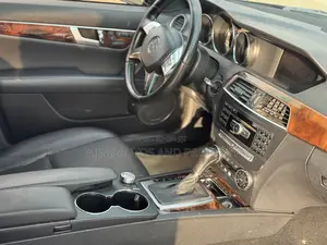 Mercedes-Benz C300 Luxury 4Matic Sedan AWD (3.5L 6cyl 7A) 2013