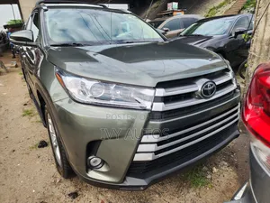 Toyota Highlander XLE V6 4x2 (3.5L 6cyl 6A) 2016 Green
