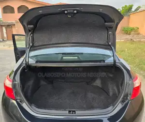 Toyota Corolla LE Eco (1.8L 4cyl 2A) 2019 Black