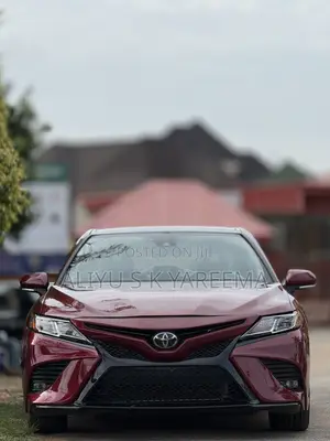 Toyota Camry XLE FWD (2.5L 4cyl 8AM) 2018 Red