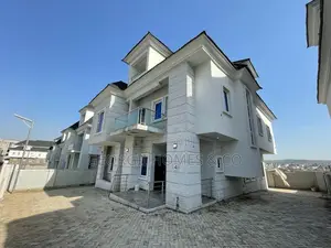 5bdrm Duplex in Guzape District for sale