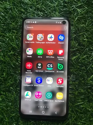 Photo - Samsung Galaxy S10e 128 GB Blue