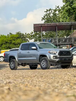 Toyota Tacoma 2018 Silver