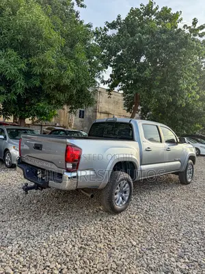 Toyota Tacoma 2018 Silver