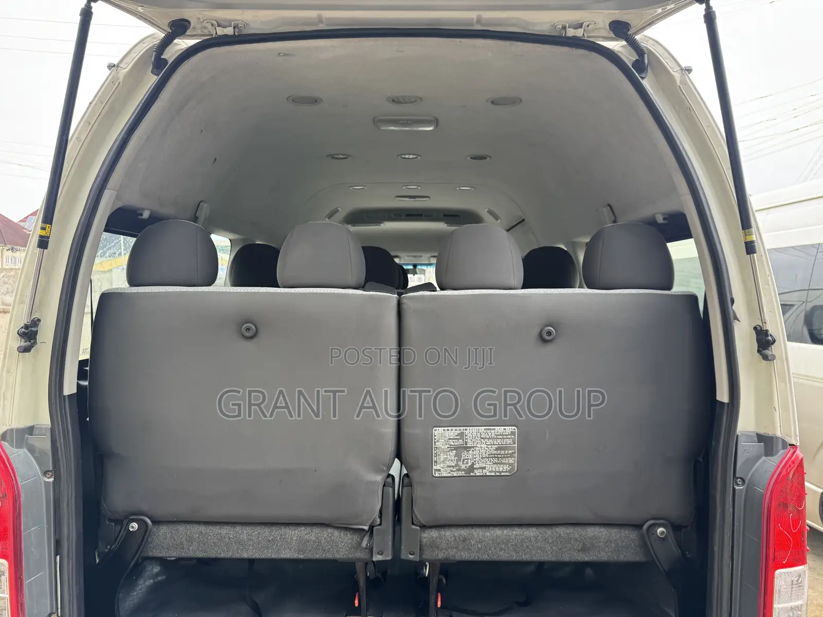 Toyota HiAce 2018 White