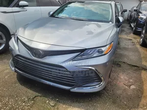 New Toyota Camry XLE V6 Auto 2024 Silver