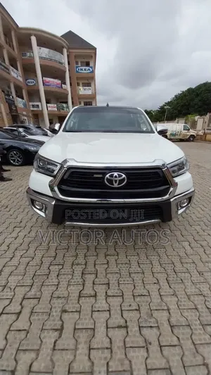 Photo - Toyota Hilux 2021 White