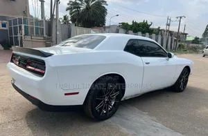 Dodge Challenger SXT RWD 2018 White