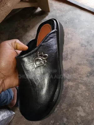 Photo - Loyshoes /Foot Empire