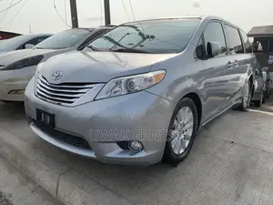 Toyota Sienna 2013 Silver