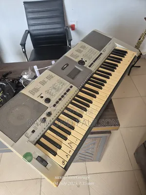 Yamaha PSR E403