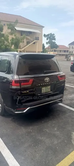 Bulletproof Toyota Landcruiser for Rent (Upgraded to 2022)