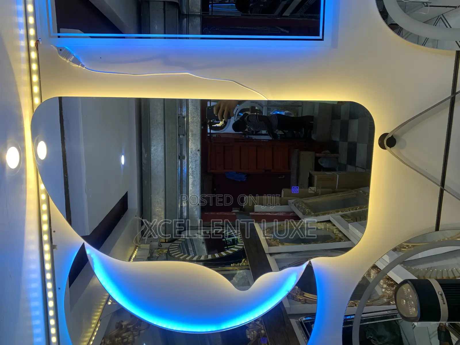 Led Mirror With 3 Lights Human Face Shape