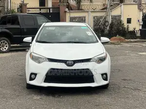Toyota Corolla LE 4dr Sedan (1.8L 4cyl CVT) 2014 White
