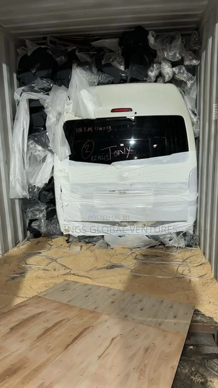 Toyota HiAce 2017 White