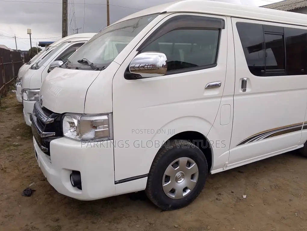 Toyota HiAce 2017 White