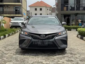 Toyota Camry XSE FWD (2.5L 4cyl 8AM) 2018 Gray