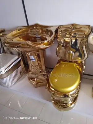 Gold Executive England Water Closet