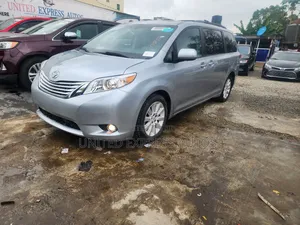 Toyota Sienna Limited 7 Passenger 2012 Silver