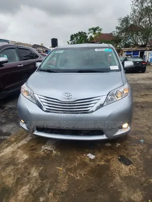 Toyota Sienna Limited 7 Passenger 2012 Silver