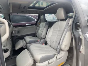 Toyota Sienna Limited 7 Passenger 2012 Silver