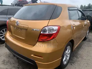 Toyota Matrix 2010 Gold