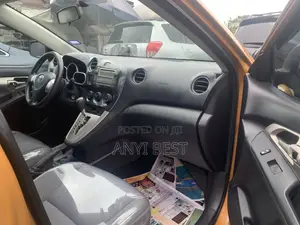 Toyota Matrix 2010 Gold