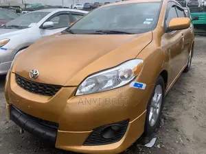 Toyota Matrix 2010 Gold