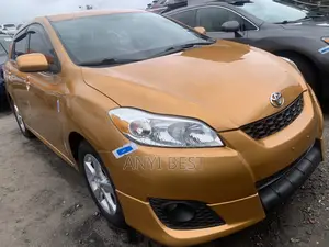 Toyota Matrix 2010 Gold