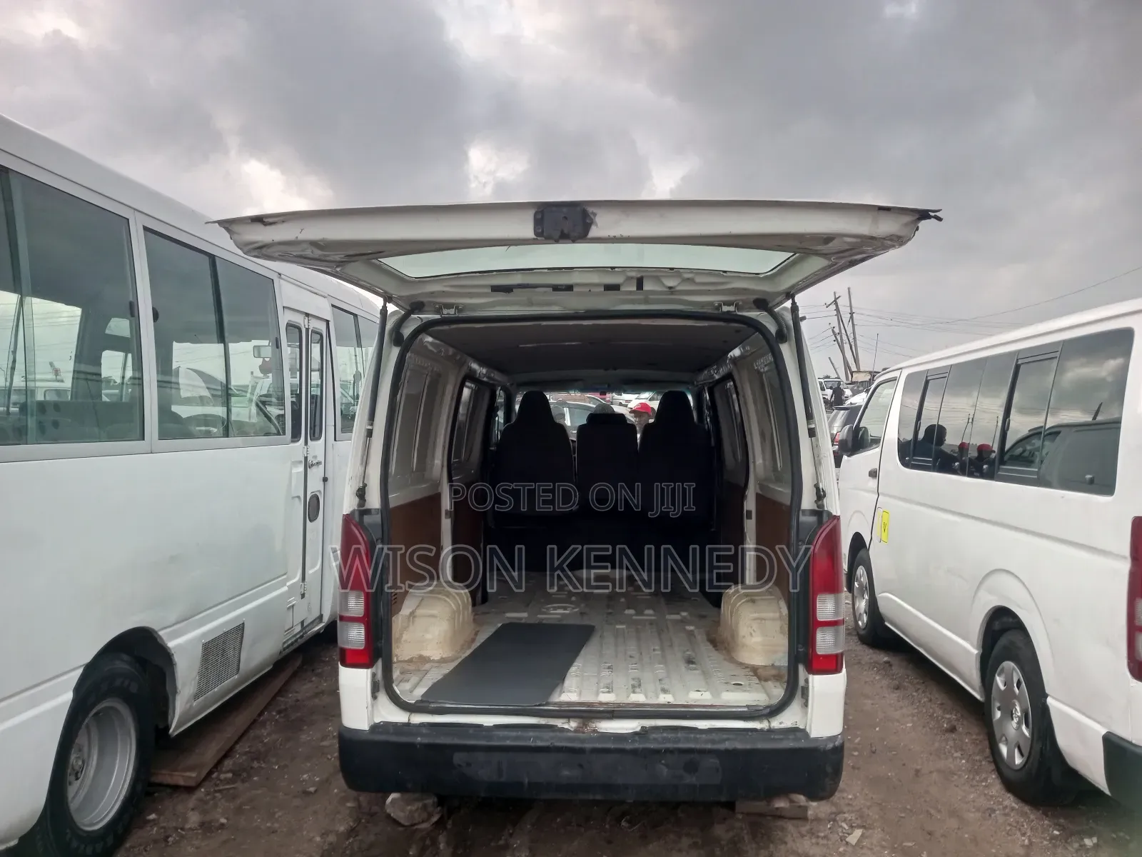 Toyota HiAce 2010 White