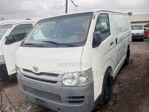Toyota HiAce 2010 White