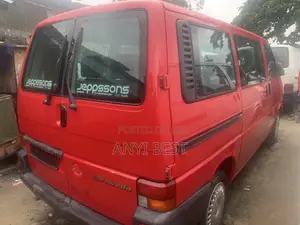 Volkswagen Transporter 2005 Red