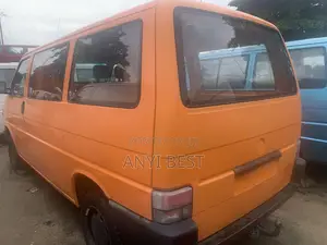 Volkswagen Transporter 2000 Orange