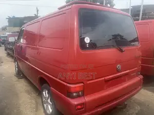 Volkswagen Transporter 2000 Red