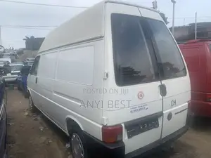 Volkswagen Transporter 2000 White