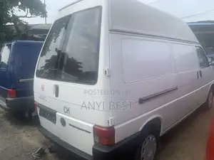 Volkswagen Transporter 2000 White