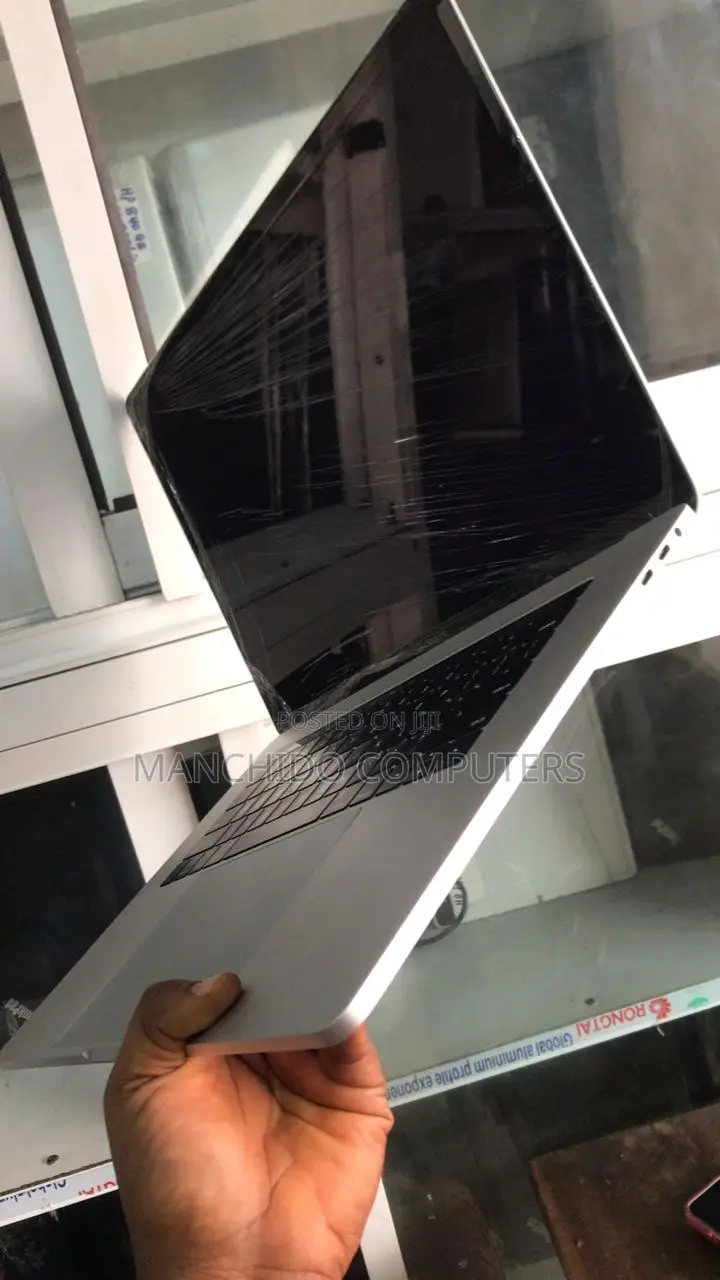 Laptop Apple MacBook Pro 2017 16GB Intel Core i7 SSD 512GB